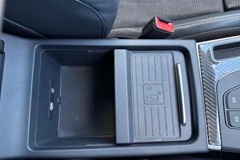 LP19HGZ Audi Q5 2.0 TDI 40 S line S Tronic quattro Euro 6 (s/s) 5dr Thumbnail #44