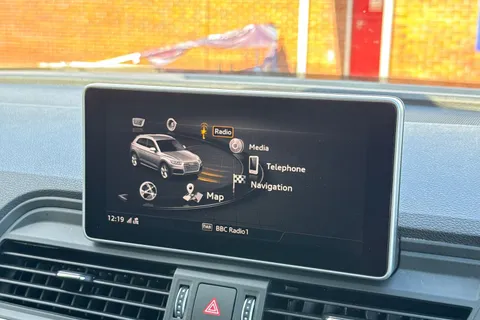 LP19HGZ Audi Q5 2.0 TDI 40 S line S Tronic quattro Euro 6 (s/s) 5dr Thumbnail #46