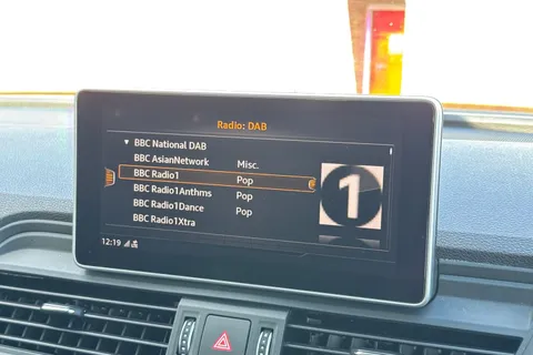 LP19HGZ Audi Q5 2.0 TDI 40 S line S Tronic quattro Euro 6 (s/s) 5dr Thumbnail #47