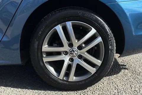 12 of 39 for Volkswagen Jetta 2.0 TDI BlueMotion Tech SE Euro 6 (s/s) 4dr