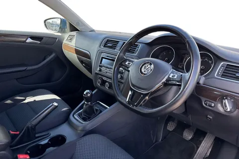 14 of 39 for Volkswagen Jetta 2.0 TDI BlueMotion Tech SE Euro 6 (s/s) 4dr