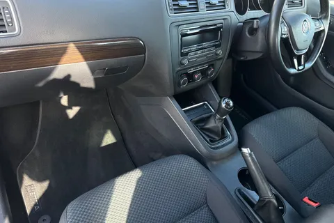 20 of 39 for Volkswagen Jetta 2.0 TDI BlueMotion Tech SE Euro 6 (s/s) 4dr