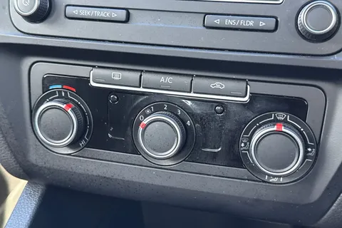 22 of 39 for Volkswagen Jetta 2.0 TDI BlueMotion Tech SE Euro 6 (s/s) 4dr