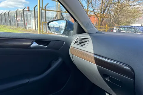 32 of 39 for Volkswagen Jetta 2.0 TDI BlueMotion Tech SE Euro 6 (s/s) 4dr