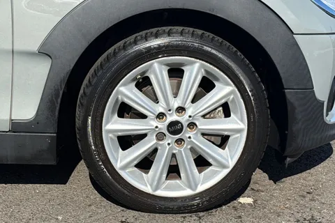 MK18YJV Mini Clubman 1.5 Cooper Auto Euro 6 (s/s) 6dr Thumbnail #13