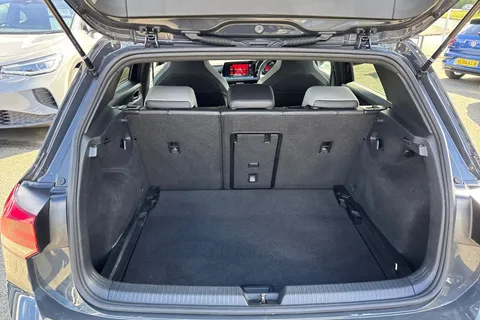 DE74ZWC Volkswagen Golf 1.5 TSI 150 R-Line 5dr Thumbnail #7