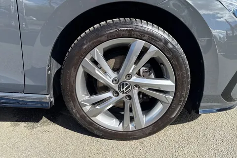 DE74ZWC Volkswagen Golf 1.5 TSI 150 R-Line 5dr Thumbnail #10