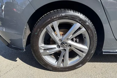 DE74ZWC Volkswagen Golf 1.5 TSI 150 R-Line 5dr Thumbnail #11