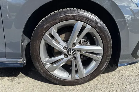 DE74ZWC Volkswagen Golf 1.5 TSI 150 R-Line 5dr Thumbnail #13