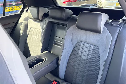 DE74ZWC Volkswagen Golf 1.5 TSI 150 R-Line 5dr Thumbnail #19