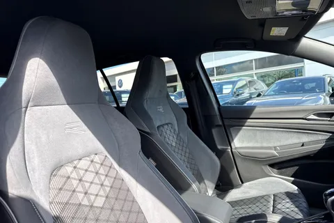 DE74ZWC Volkswagen Golf 1.5 TSI 150 R-Line 5dr Thumbnail #24