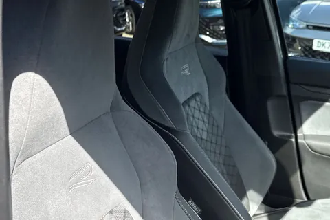 DE74ZWC Volkswagen Golf 1.5 TSI 150 R-Line 5dr Thumbnail #36