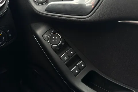 CK69XRO Ford Fiesta 1.0 EcoBoost 140 5dr Thumbnail #19