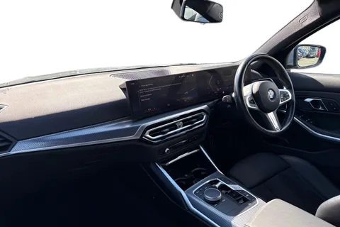YC73ZHZ BMW 3 Series 2.0 320i M Sport Auto Euro 6 (s/s) 4dr Thumbnail #16
