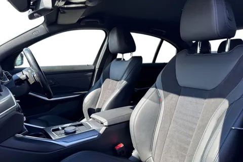 YC73ZHZ BMW 3 Series 2.0 320i M Sport Auto Euro 6 (s/s) 4dr Thumbnail #17