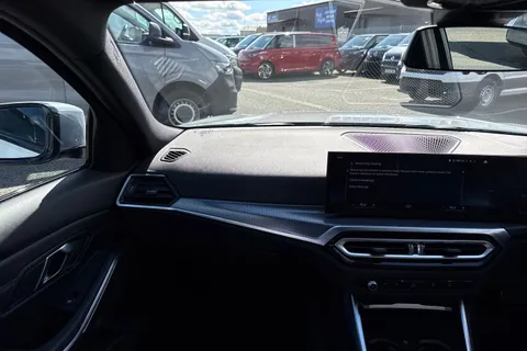 YC73ZHZ BMW 3 Series 2.0 320i M Sport Auto Euro 6 (s/s) 4dr Thumbnail #21