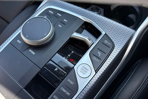 YC73ZHZ BMW 3 Series 2.0 320i M Sport Auto Euro 6 (s/s) 4dr Thumbnail #24