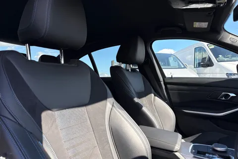 YC73ZHZ BMW 3 Series 2.0 320i M Sport Auto Euro 6 (s/s) 4dr Thumbnail #25