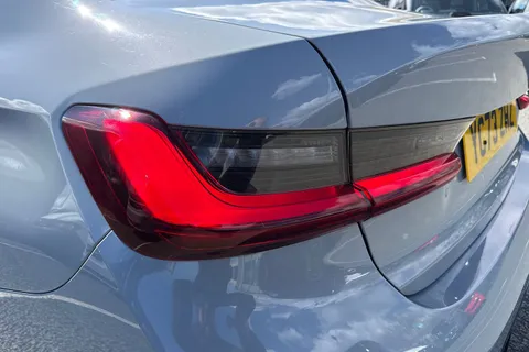 YC73ZHZ BMW 3 Series 2.0 320i M Sport Auto Euro 6 (s/s) 4dr Thumbnail #26