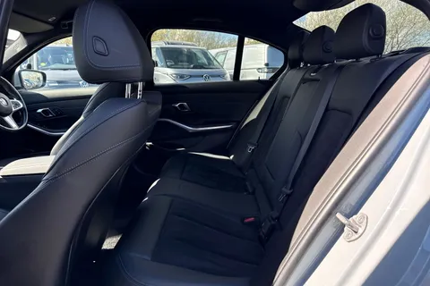 YC73ZHZ BMW 3 Series 2.0 320i M Sport Auto Euro 6 (s/s) 4dr Thumbnail #35