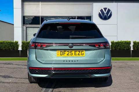 DF25EZG Volkswagen Passat 1.5 TSI eHybrid 272 R-Line 5dr DSG **INFORTAINMENT PACK, PAN ROOF, DRIVER P Thumbnail #5