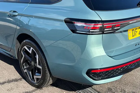 DF25EZG Volkswagen Passat 1.5 TSI eHybrid 272 R-Line 5dr DSG **INFORTAINMENT PACK, PAN ROOF, DRIVER P Thumbnail #9