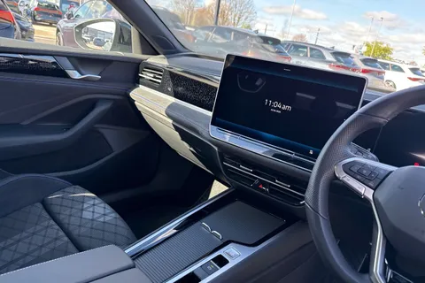 DF25EZG Volkswagen Passat 1.5 TSI eHybrid 272 R-Line 5dr DSG **INFORTAINMENT PACK, PAN ROOF, DRIVER P Thumbnail #21