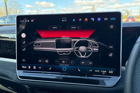 DF25EZG Volkswagen Passat 1.5 TSI eHybrid 272 R-Line 5dr DSG **INFORTAINMENT PACK, PAN ROOF, DRIVER P Thumbnail #23