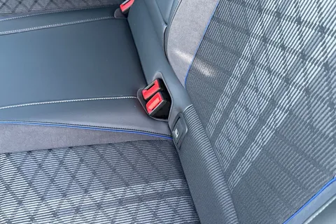 DF25EZG Volkswagen Passat 1.5 TSI eHybrid 272 R-Line 5dr DSG **INFORTAINMENT PACK, PAN ROOF, DRIVER P Thumbnail #35