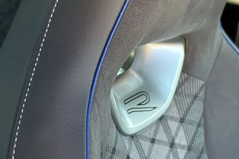 DF25EZG Volkswagen Passat 1.5 TSI eHybrid 272 R-Line 5dr DSG **INFORTAINMENT PACK, PAN ROOF, DRIVER P Thumbnail #36