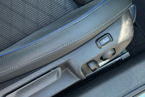 DF25EZG Volkswagen Passat 1.5 TSI eHybrid 272 R-Line 5dr DSG **INFORTAINMENT PACK, PAN ROOF, DRIVER P Thumbnail #37