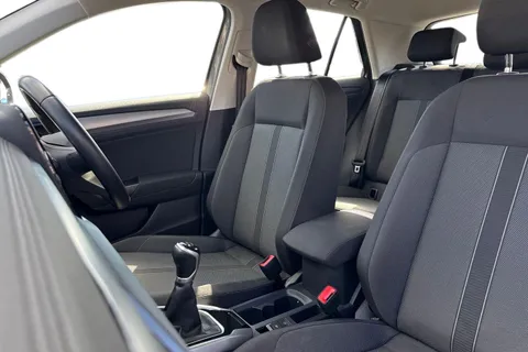 PK22UAG Volkswagen T-Roc 1.0 TSI Life 5dr Thumbnail #10