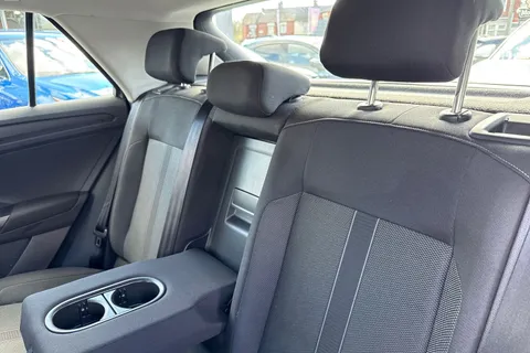 PK22UAG Volkswagen T-Roc 1.0 TSI Life 5dr Thumbnail #13