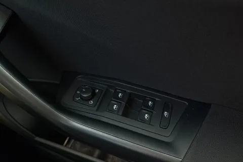 PK22UAG Volkswagen T-Roc 1.0 TSI Life 5dr Thumbnail #17