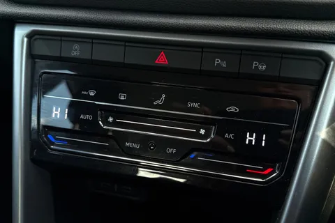 PK22UAG Volkswagen T-Roc 1.0 TSI Life 5dr Thumbnail #18