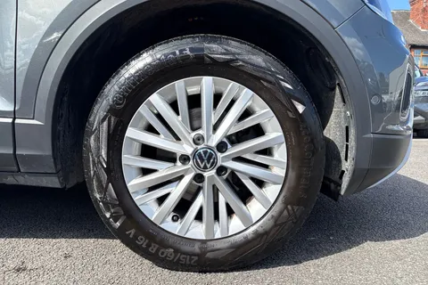 PK22UAG Volkswagen T-Roc 1.0 TSI Life 5dr Thumbnail #23