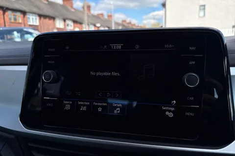 PK22UAG Volkswagen T-Roc 1.0 TSI Life 5dr Thumbnail #28