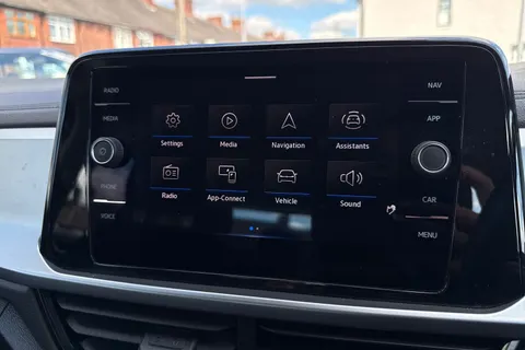 PK22UAG Volkswagen T-Roc 1.0 TSI Life 5dr Thumbnail #30