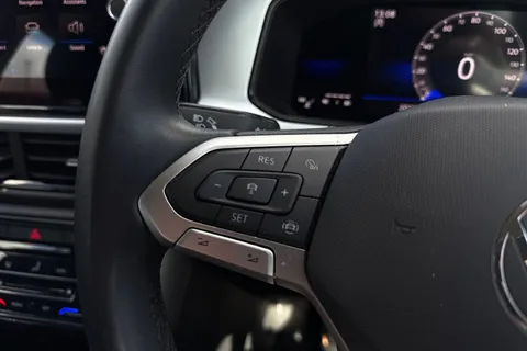 PK22UAG Volkswagen T-Roc 1.0 TSI Life 5dr Thumbnail #32