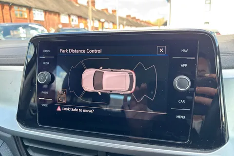 PK22UAG Volkswagen T-Roc 1.0 TSI Life 5dr Thumbnail #39