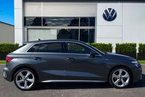 YY23WFW Audi A3 1.0 TFSI 30 S line Sportback Euro 6 (s/s) 5dr Thumbnail #4