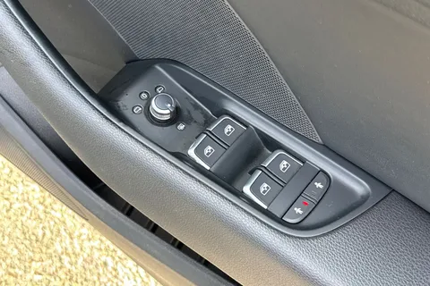 GF19HCK Audi A3 1.5 TFSI CoD 35 Black Edition Sportback S Tronic Euro 6 (s/s) 5dr Thumbnail #19