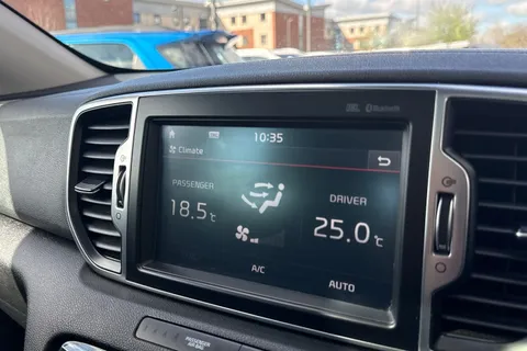 SC66PCU Kia Sportage 1.7 CRDi ISG 3 5dr Thumbnail #22