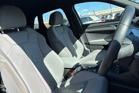 BP20OVL Audi Q3 2.0 TFSI 45 S line S Tronic quattro Euro 6 (s/s) 5dr Thumbnail #25