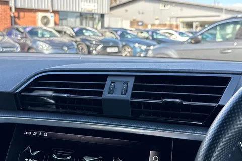 BP20OVL Audi Q3 2.0 TFSI 45 S line S Tronic quattro Euro 6 (s/s) 5dr Thumbnail #46