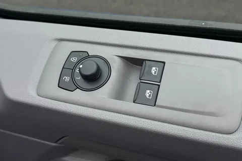 MF26EOV Volkswagen Transporter SWB 150PS AUTO Thumbnail #18