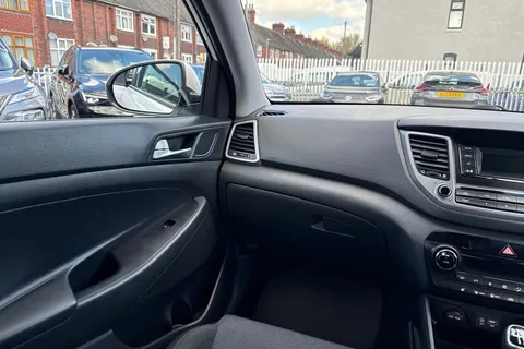 EO18FLM Hyundai Tucson 1.6 GDi Blue Drive SE 5dr 2WD Thumbnail #14