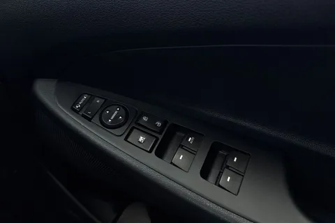 EO18FLM Hyundai Tucson 1.6 GDi Blue Drive SE 5dr 2WD Thumbnail #17