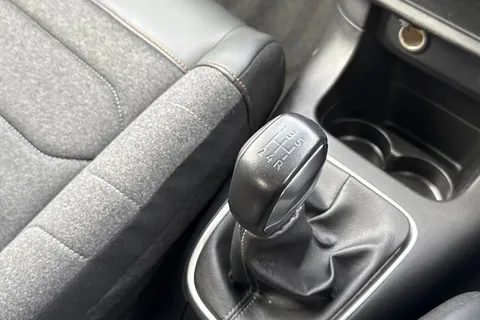 CY71NKK Citroën C3 1.2 PureTech Shine Plus Euro 6 (s/s) 5dr Thumbnail #55