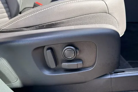 24 of 51 for Land Rover Discovery 3.0 D350 Dynamic HSE 5dr